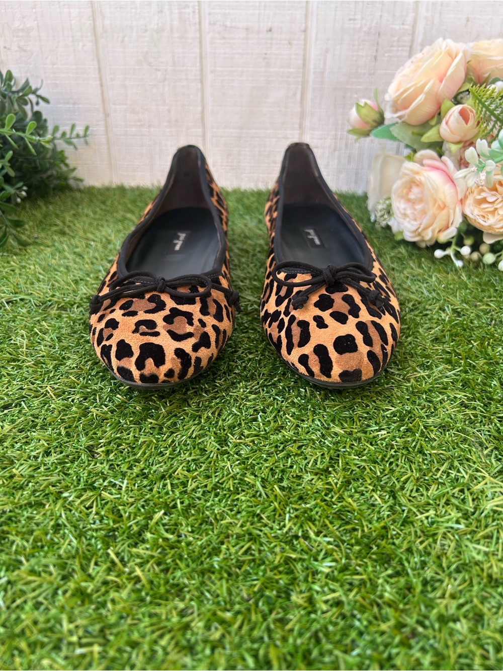 Paul Green
Women Black Paul Ursula Ballet
Flat Sz Uk 4.5 US 7 gently used
$390